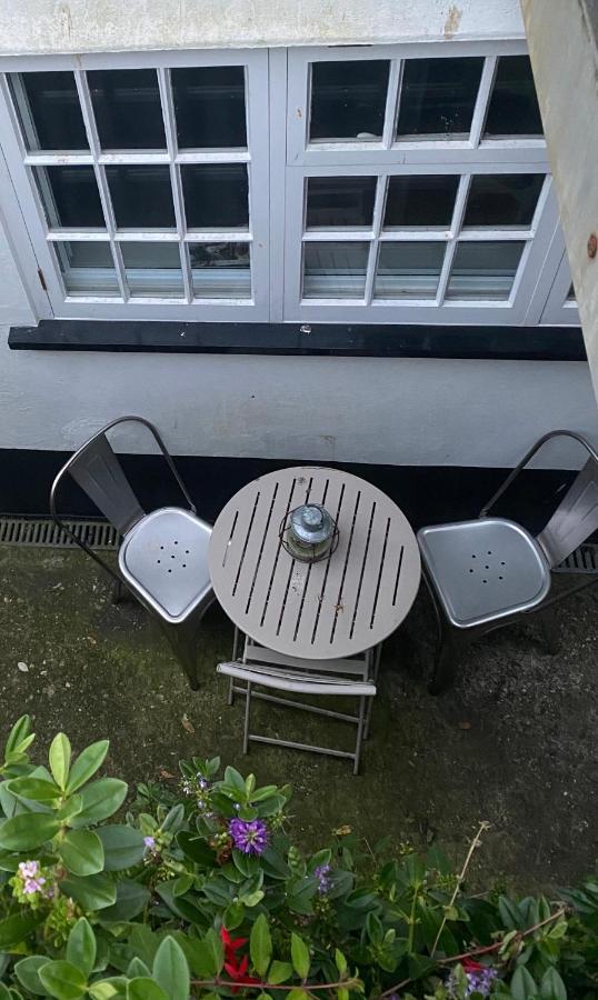 Monmouth House Apartments, Lyme Regis Old Town, Dog Friendly, Parking Bagian luar foto