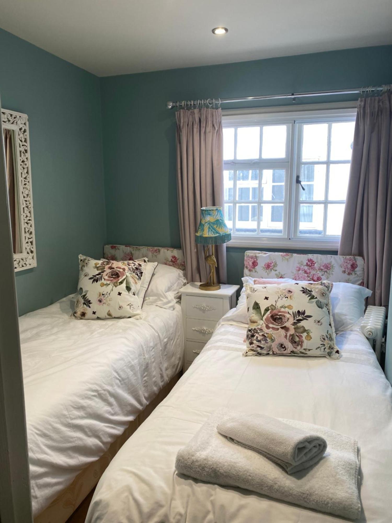 Monmouth House Apartments, Lyme Regis Old Town, Dog Friendly, Parking Bagian luar foto
